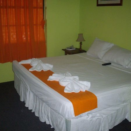 The Bakadeer Inn Belize City Exteriör bild