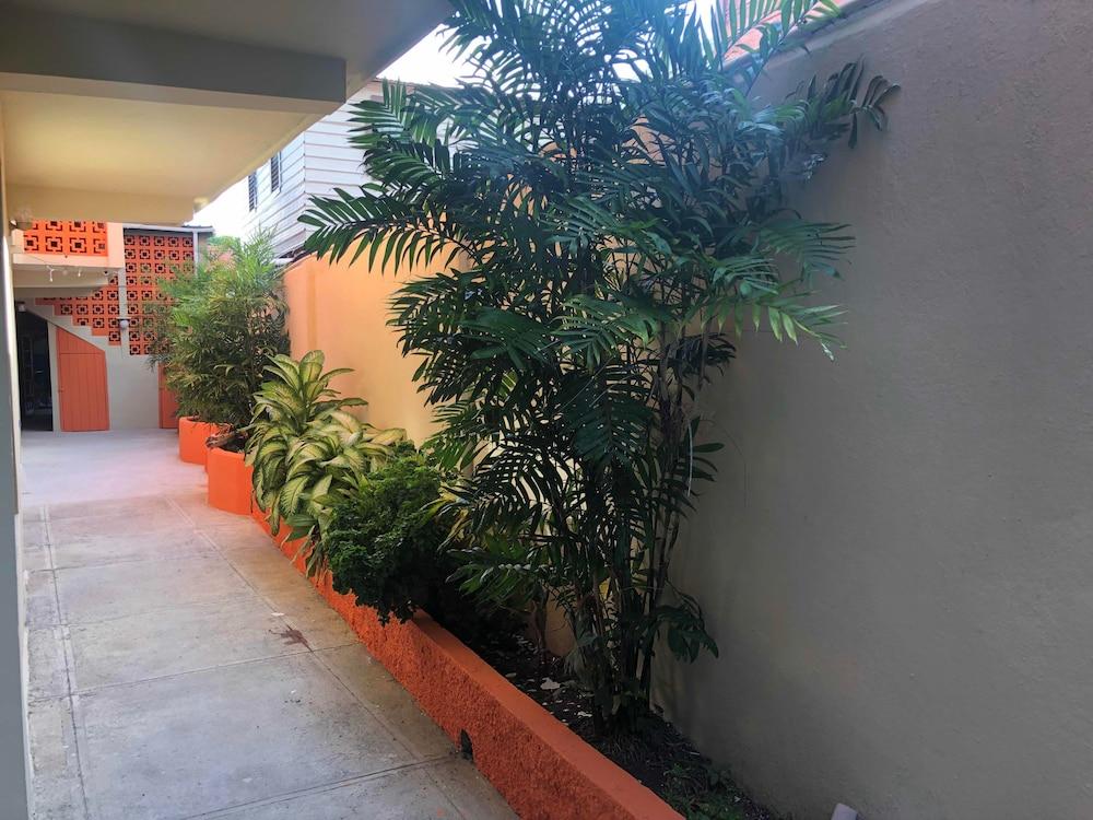 The Bakadeer Inn Belize City Exteriör bild
