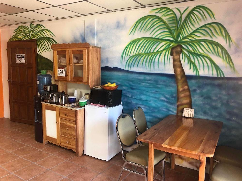 The Bakadeer Inn Belize City Exteriör bild