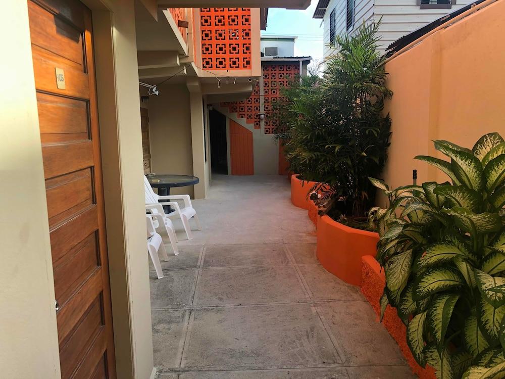 The Bakadeer Inn Belize City Exteriör bild